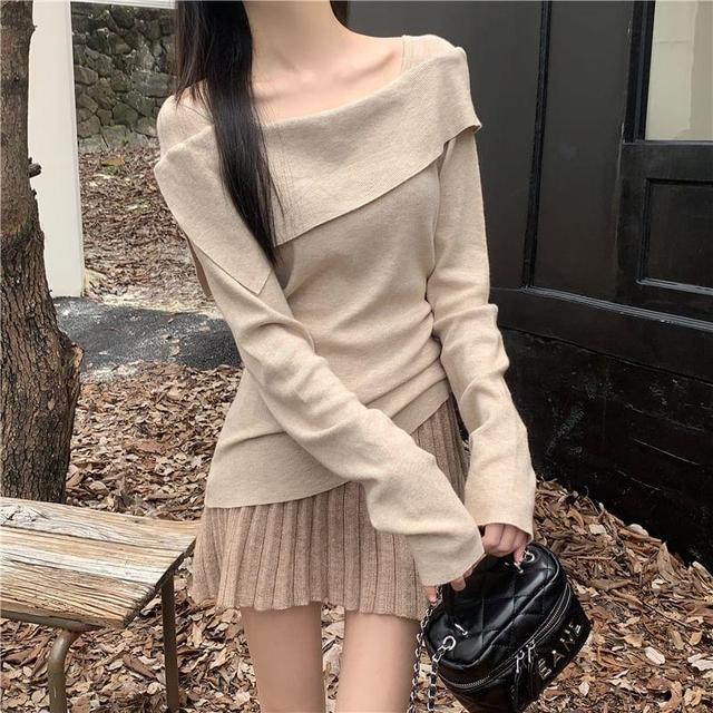 Long Sleeve Boat Neck Plain Knit Top Product Image