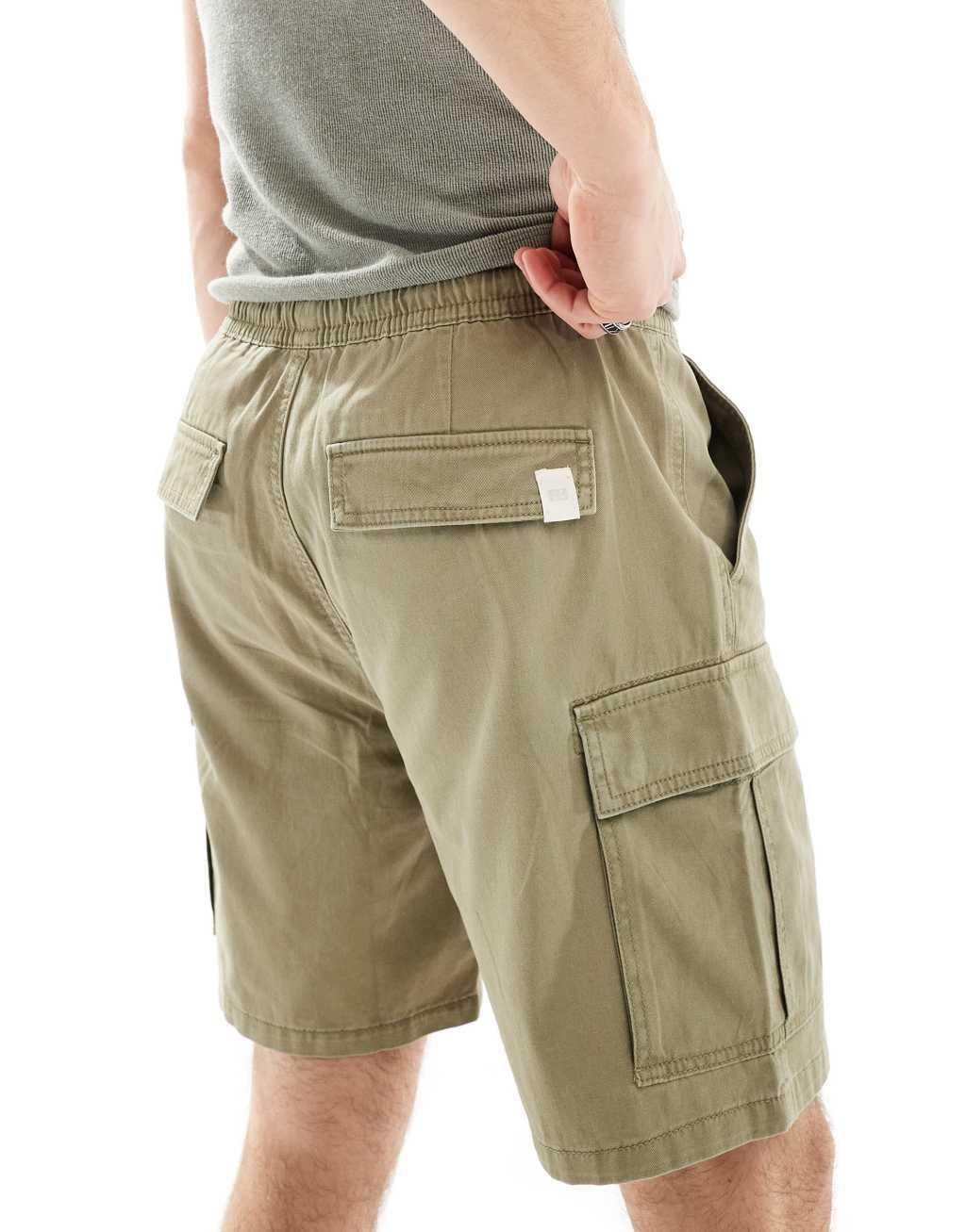 Pull&Bear cargo shorts in khaki Product Image