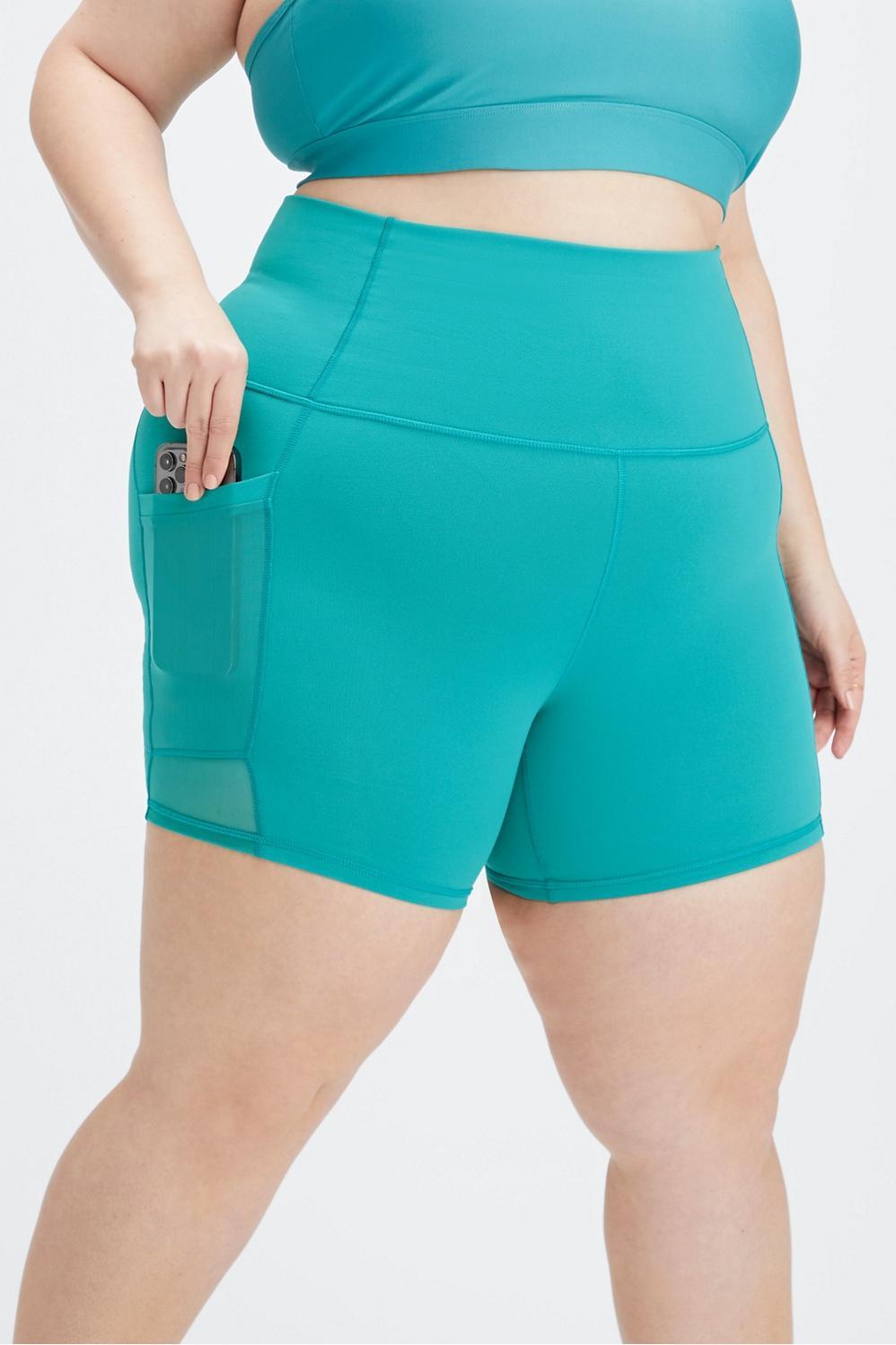 Fabletics Universal Tennis On-The-Go Mesh 6 Short Womens green plus Size 1X Product Image