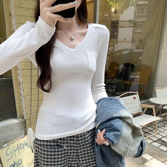 Long-Sleeve V-Neck Plain Knit Top Product Image