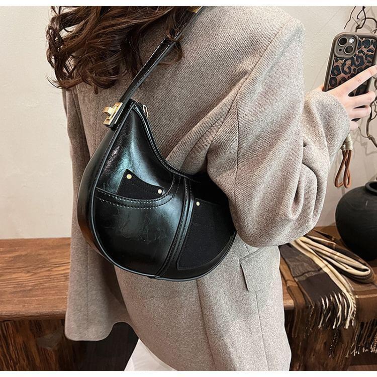 Plain Faux Leather Crossbody Bag Product Image