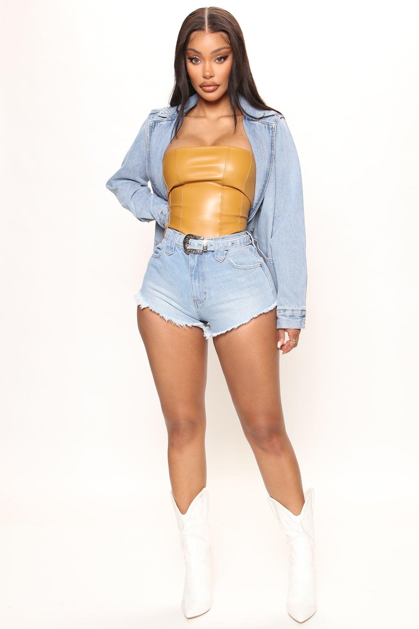 Quick Draw Belted Denim Shorts - Medium Blue Wash product image