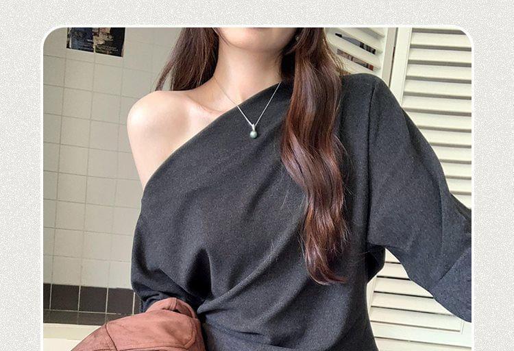 Long-Sleeve One-Shoulder Plain Tee Product Image