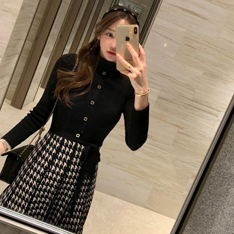 Long-Sleeve Mock Neck Houndstooth Tie Waist A-Line Knit Dress Product Image