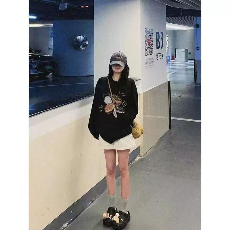 Long-Sleeve Round Neck Graphic Print T-Shirt Product Image