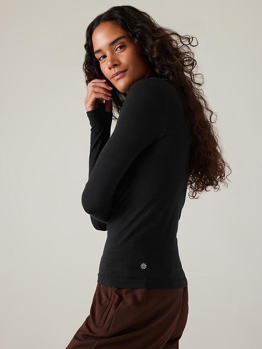 Ascent Seamless Turtleneck Product Image