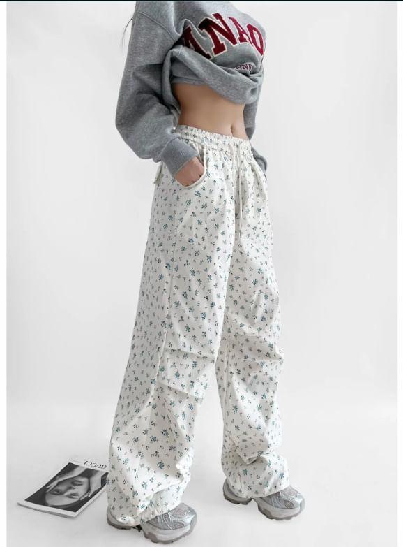 Drawstring Waist Floral Print Wide Leg Cargo Pants Product Image