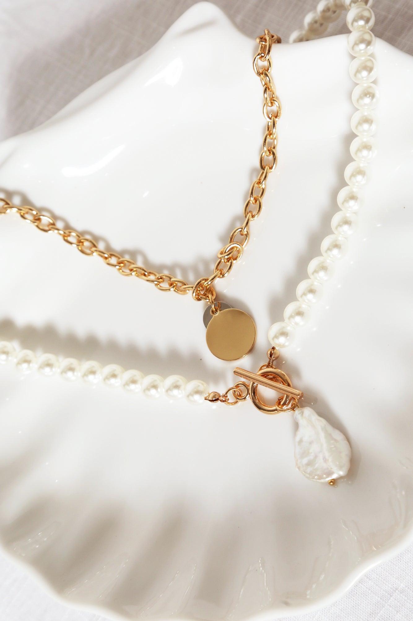 Shell Spell Choker White Product Image