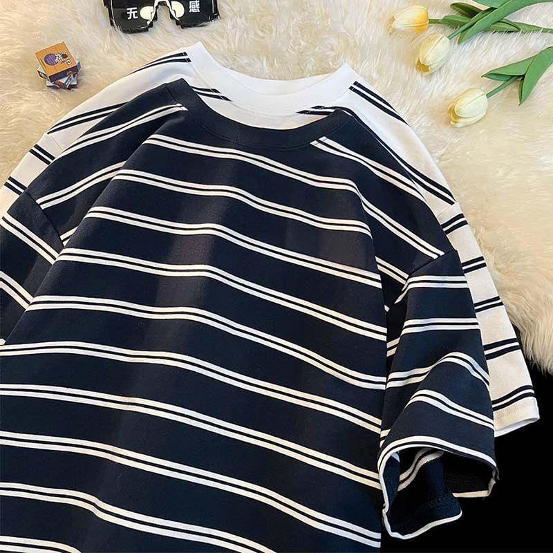 Short-Sleeve Crew Neck Striped T-Shirt Product Image