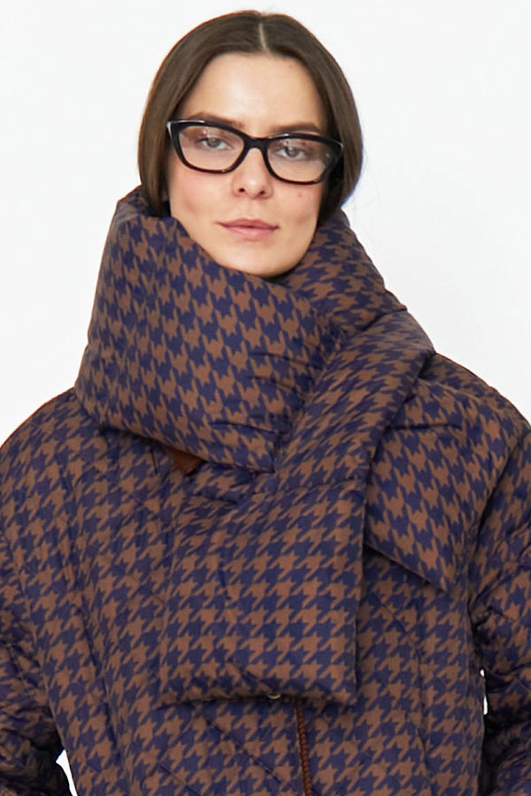 The Seever - Walnut/Navy Female Product Image