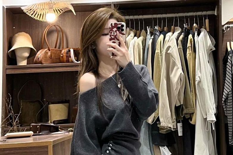 One Shoulder Plain Sweater Product Image