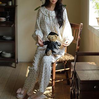 Pajama Set: Long-Sleeve Round Neck Floral Top + Pants Product Image