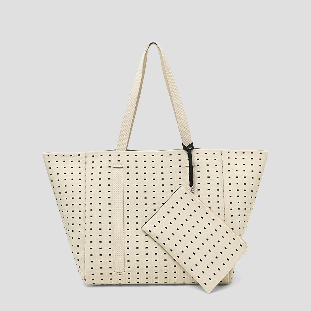 The Lightweight Tote (Hallie) Product Image