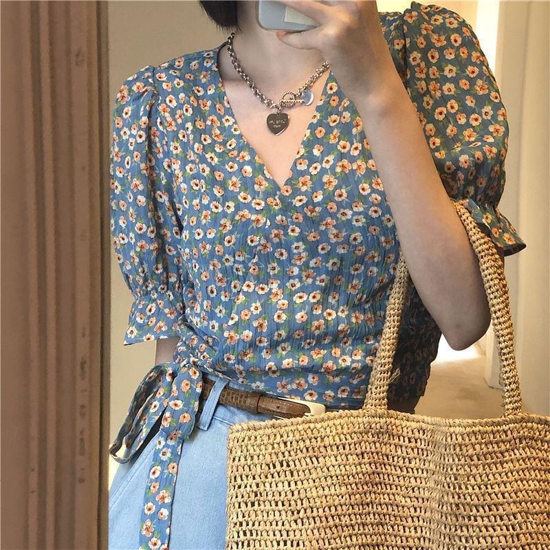 Short-Sleeve V-Neck Floral Print Crop Blouse Product Image