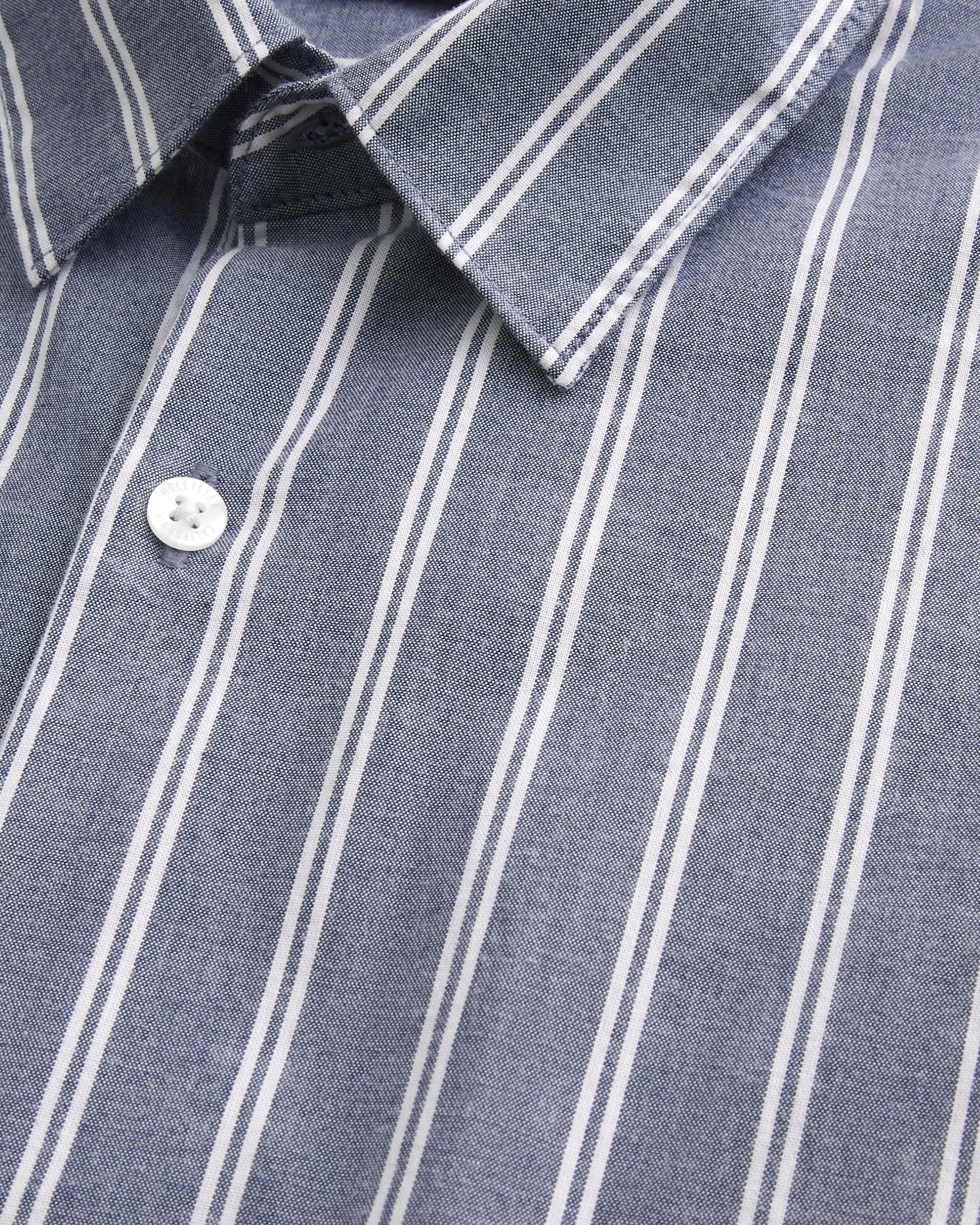 Boxy Short-Sleeve Poplin Shirt Product Image