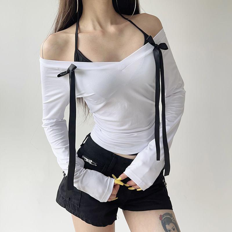 Long-Sleeve V-Neck Two Tone Bow Crop Slim Fit Tee Product Image