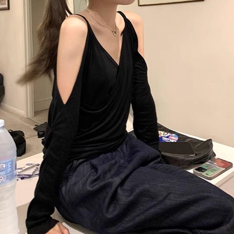 Cold-Shoulder Long-Sleeve Plain Top Product Image