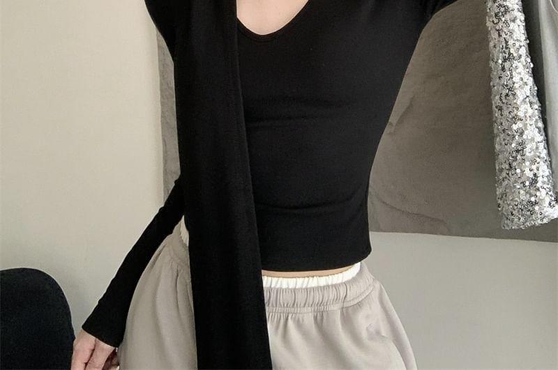 Long Sleeve V-Neck Plain Crop T-Shirt Product Image