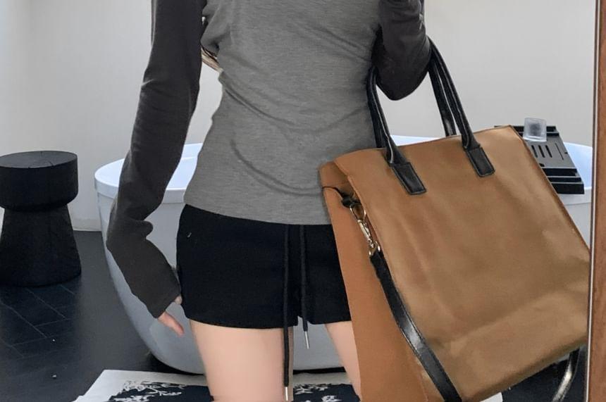 Long Raglan Sleeve Off-Shoulder Color-Block Slim-Fit T-Shirt Product Image