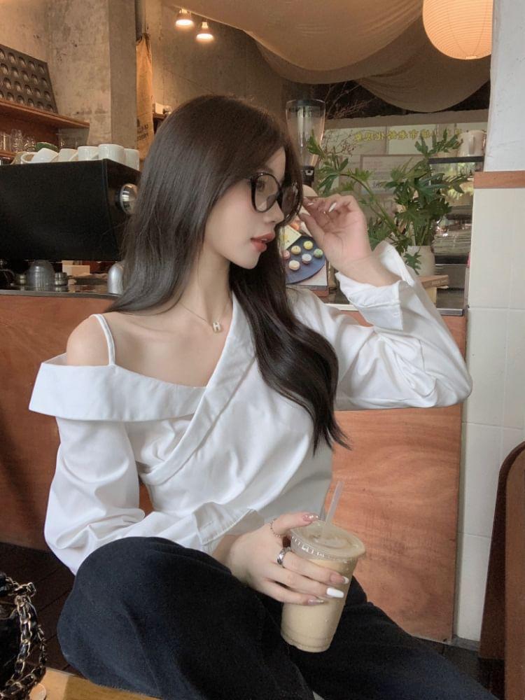 Long-Sleeve Cold Shoulder Plain Ruched Blouse Product Image