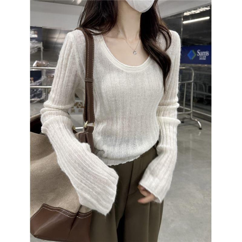 Long-Sleeve Scoop Neck Plain Ribbed Knit Top Product Image