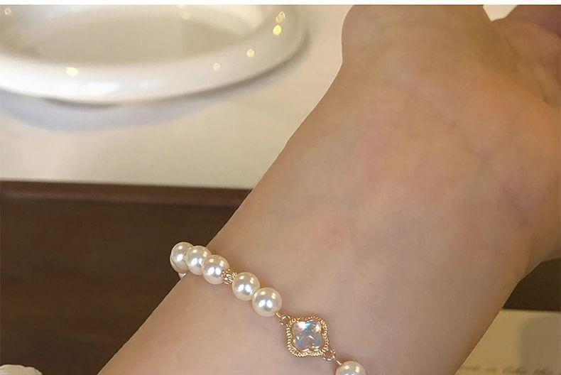 Faux Pearl Beaded Bracelet Product Image