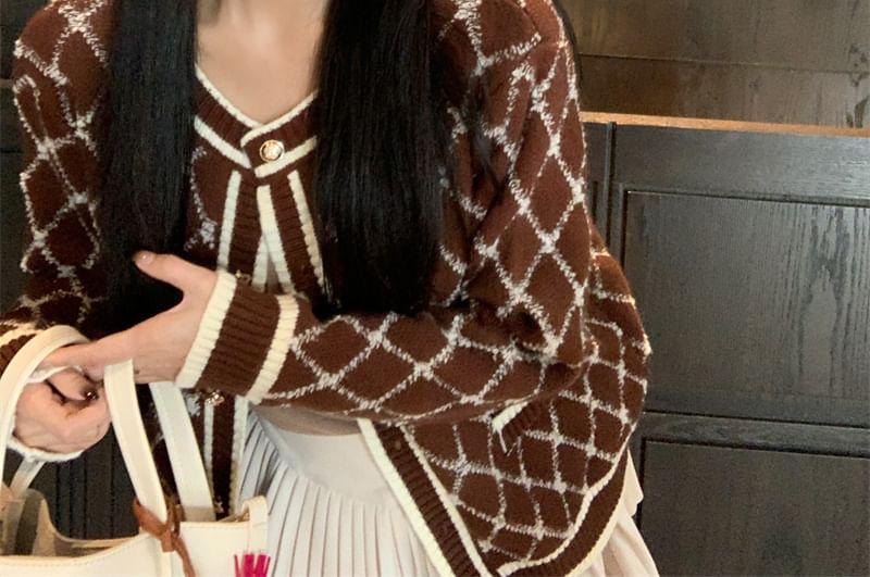 Round Neck Diamond Patterned Cardigan Product Image