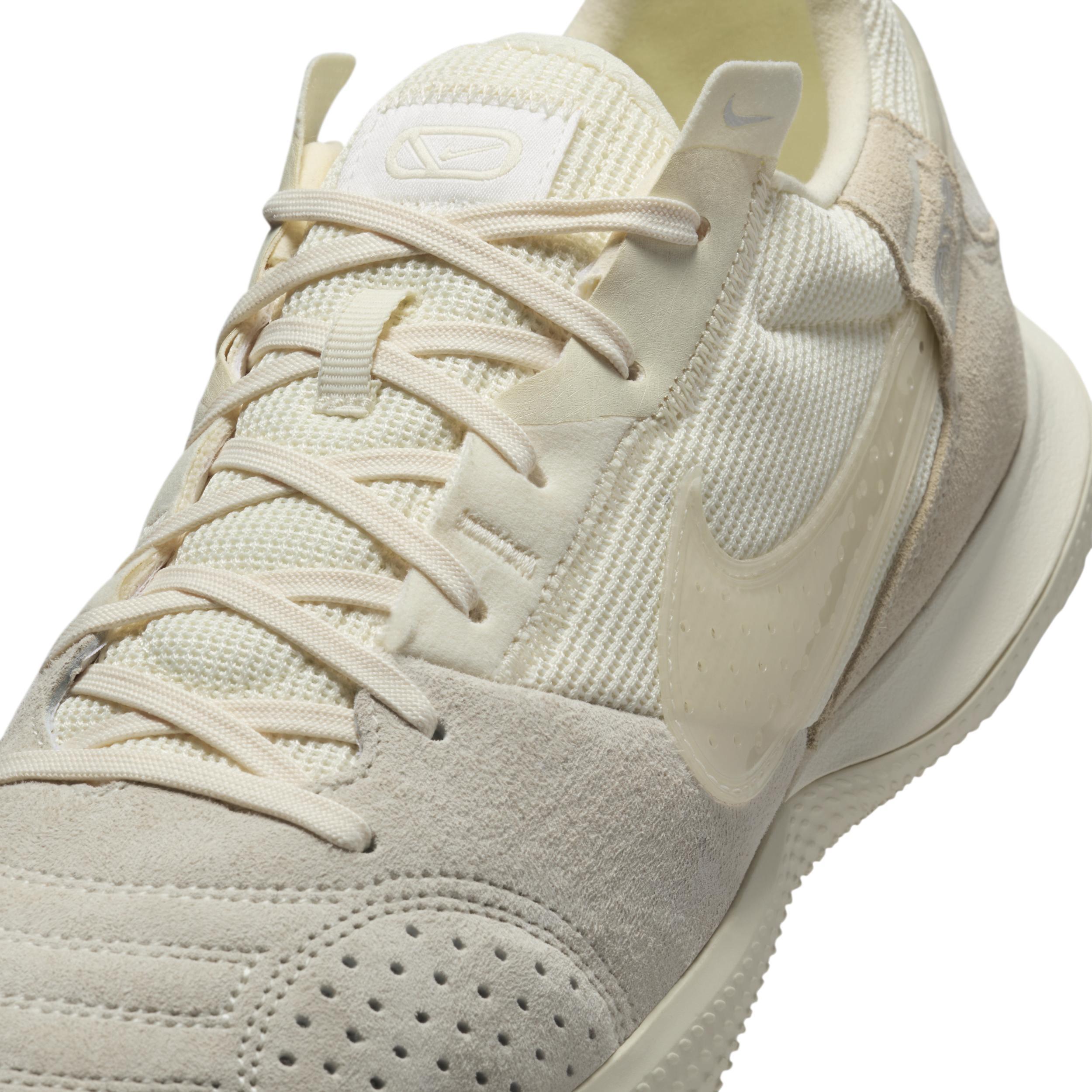 Nike Men's Streetgato Low-Top Soccer Shoes Product Image