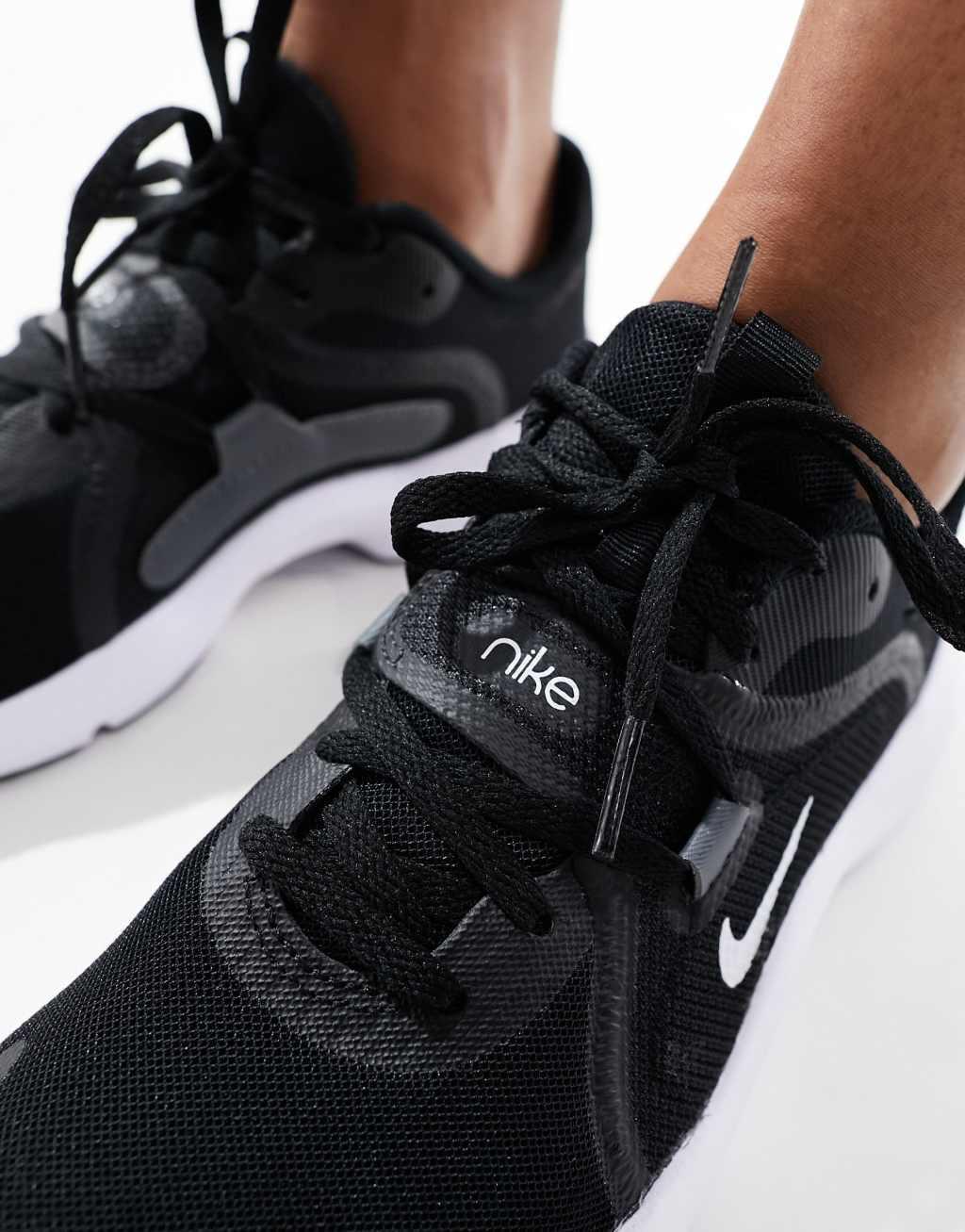 Nike Training In-Season 13 sneakers in black and white Product Image