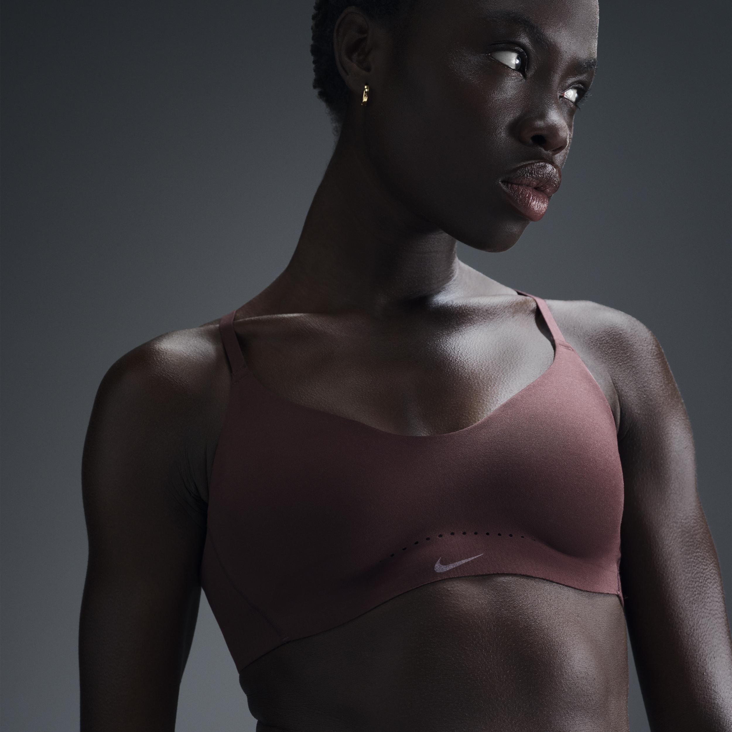 Nike Women's Alate Minimalist Light-Support Padded Convertible Sports Bra Product Image