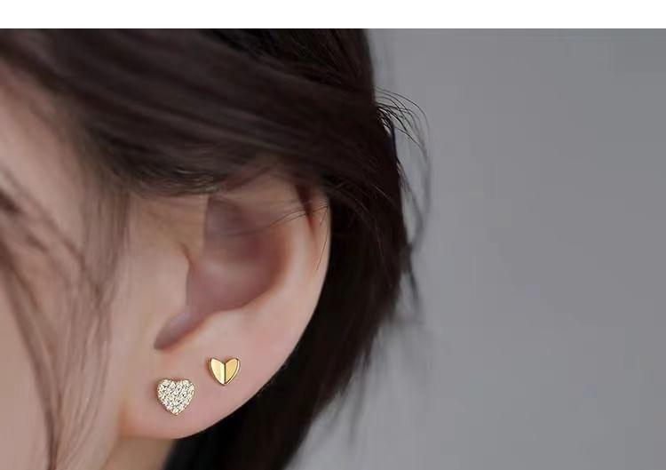 925 Sterling Silver Heart Stud Earring Product Image