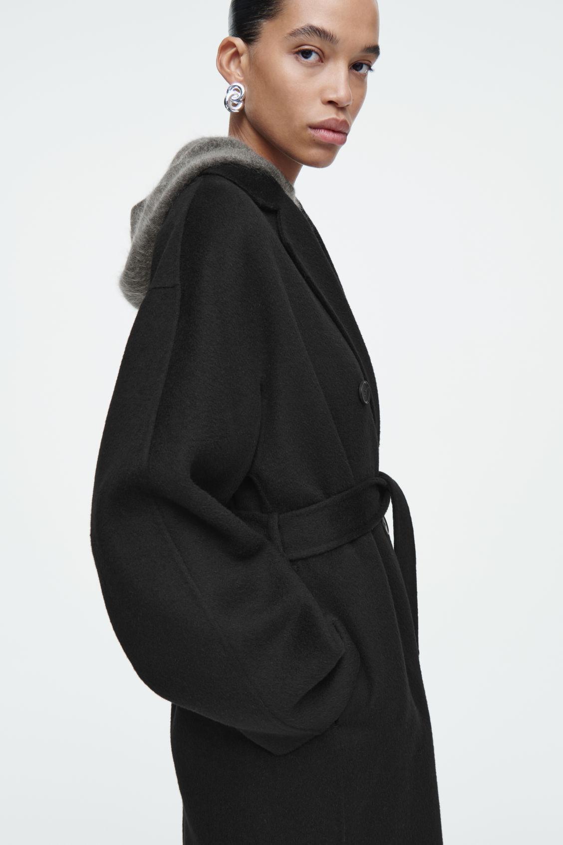 OVERSIZED DOUBLE-BREASTED WOOL COAT Product Image