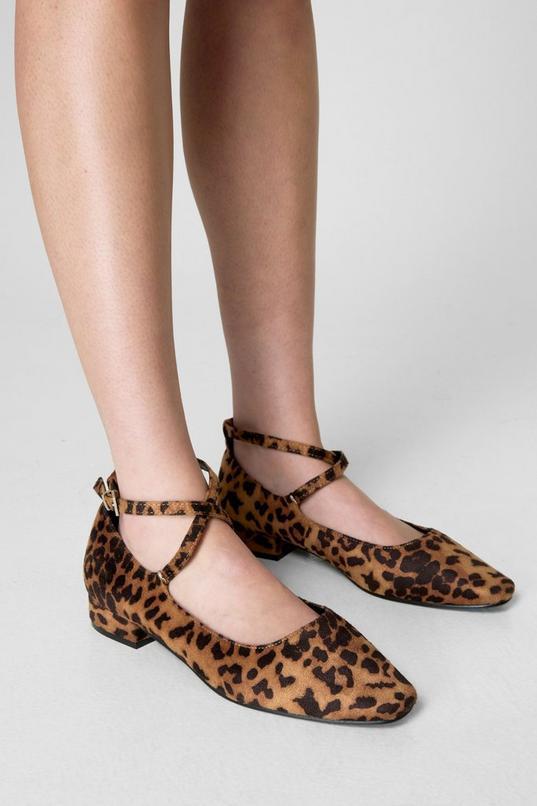 Leopard Print Ballet Flats Product Image