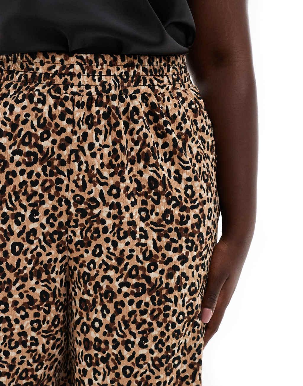 Yours wide leg pull on pants in leopard print Product Image