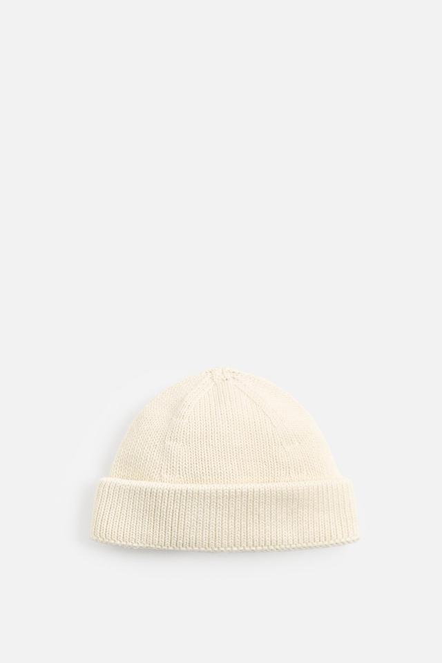 SHORT KNIT HAT Product Image