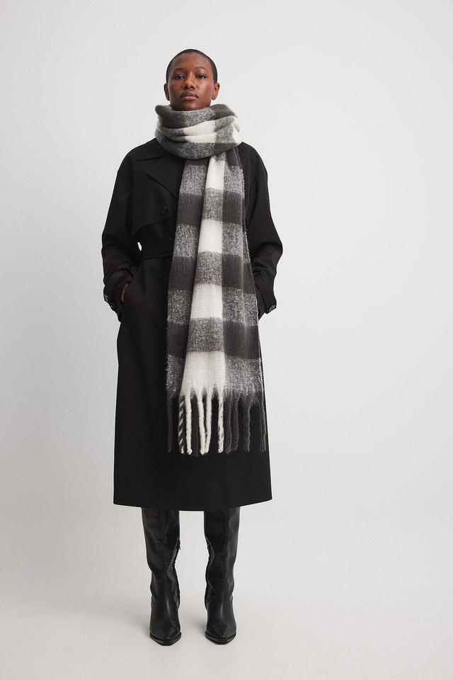 Checkered Scarf Product Image