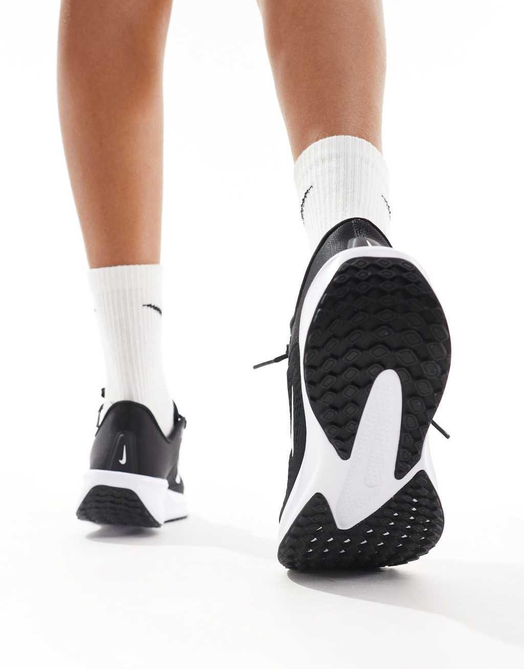 Nike Running Quest 6 sneakers in black and white Product Image