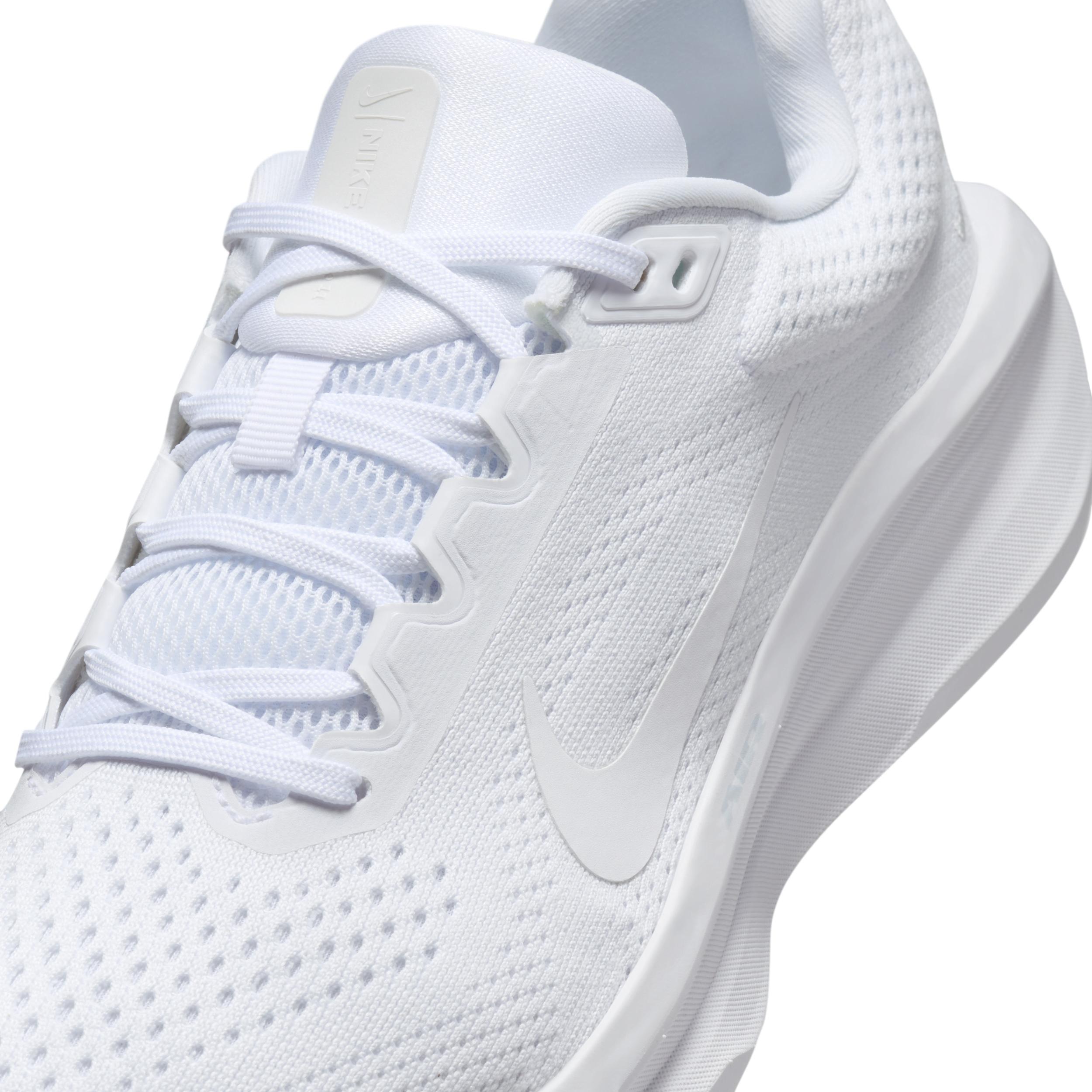 Nike Winflo 11 Womens Road Running Shoes Product Image