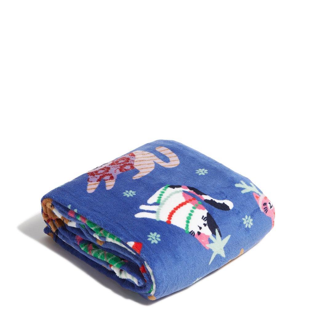 Outlet Essential Throw Blanket Product Image