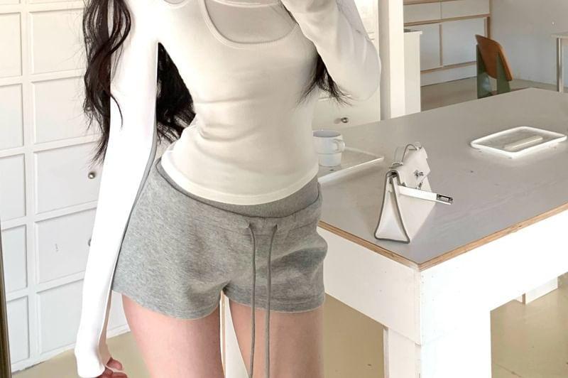 Long-Sleeve Scoop Neck Plain Mock Two-Piece Tee Product Image