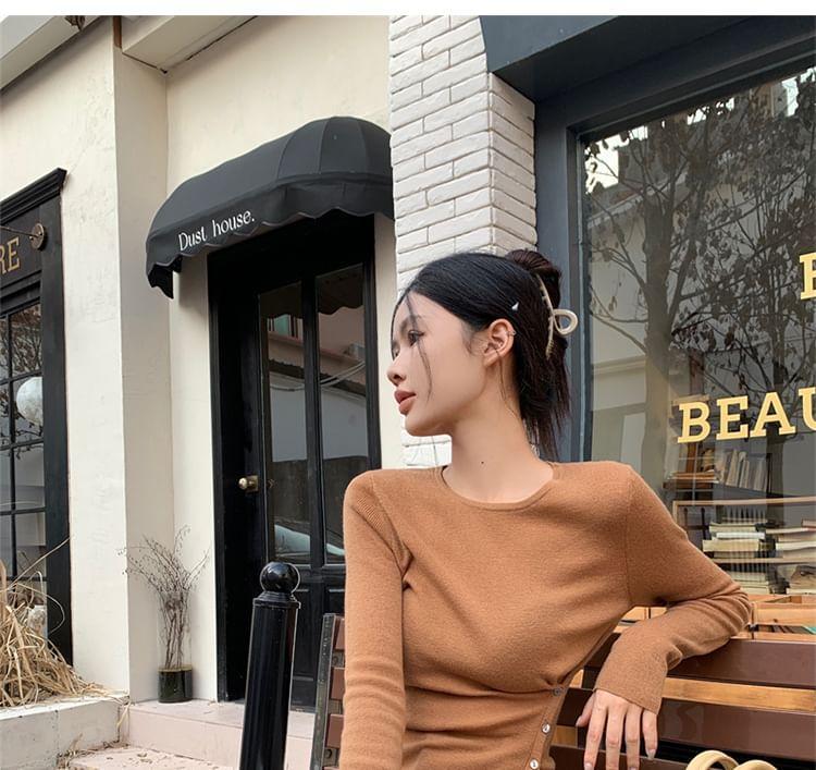 Long-Sleeve Crew Neck Plain Ruched Buttoned Slit Top Product Image