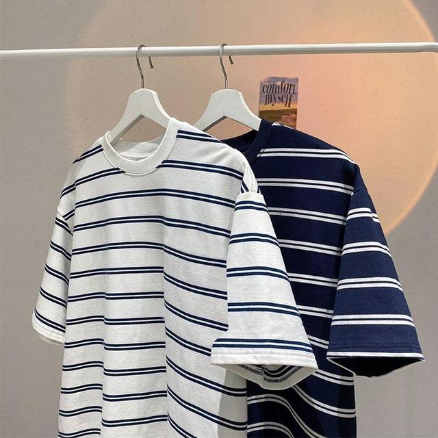 Short-Sleeve Crew Neck Striped T-Shirt Product Image