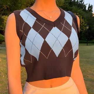 Argyle Print Knit Vest Product Image