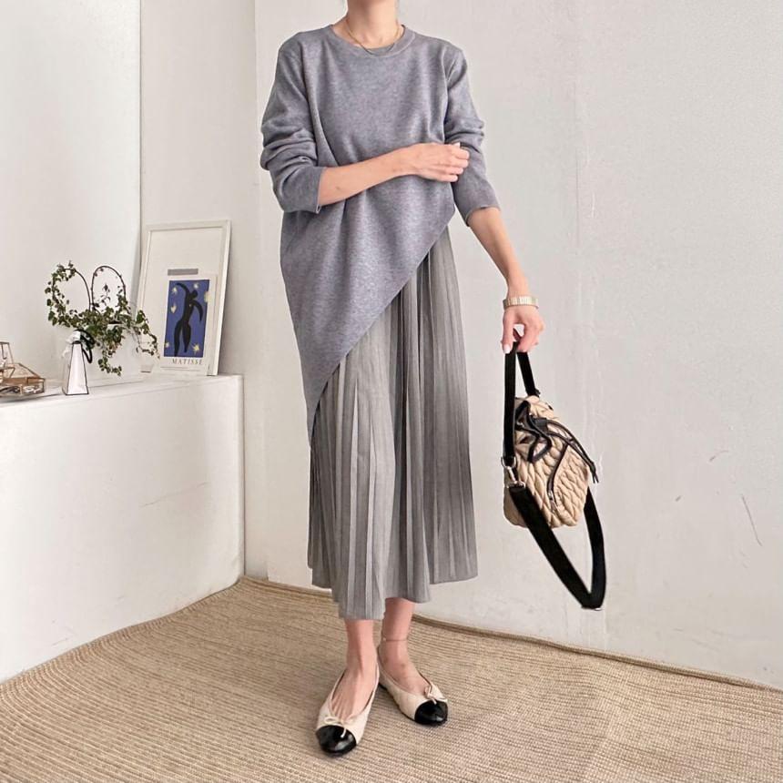 Set: Long-Sleeve Asymmetrical Plain Knit Top + Sleeveless Pleated Midi A-Line Dress Product Image