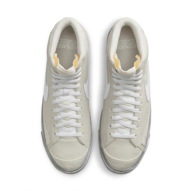 Nike Men's Blazer Mid '77 SE Shoes Product Image