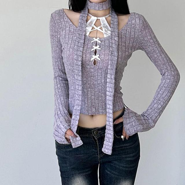 Long Sleeve V-Neck Hollow Out Lace Trim Crop Top Product Image