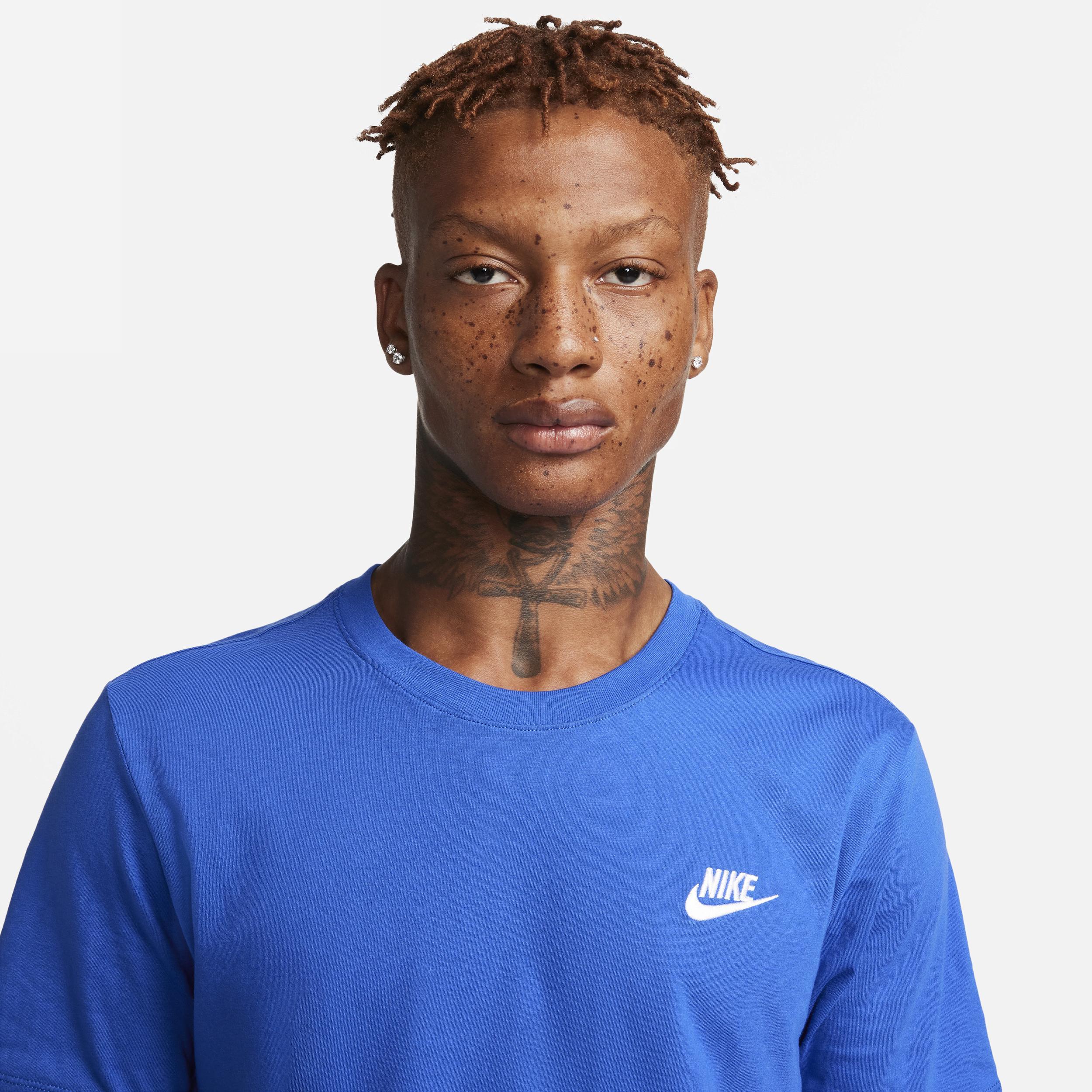 Nike Sportswear Club T-Shirt Product Image