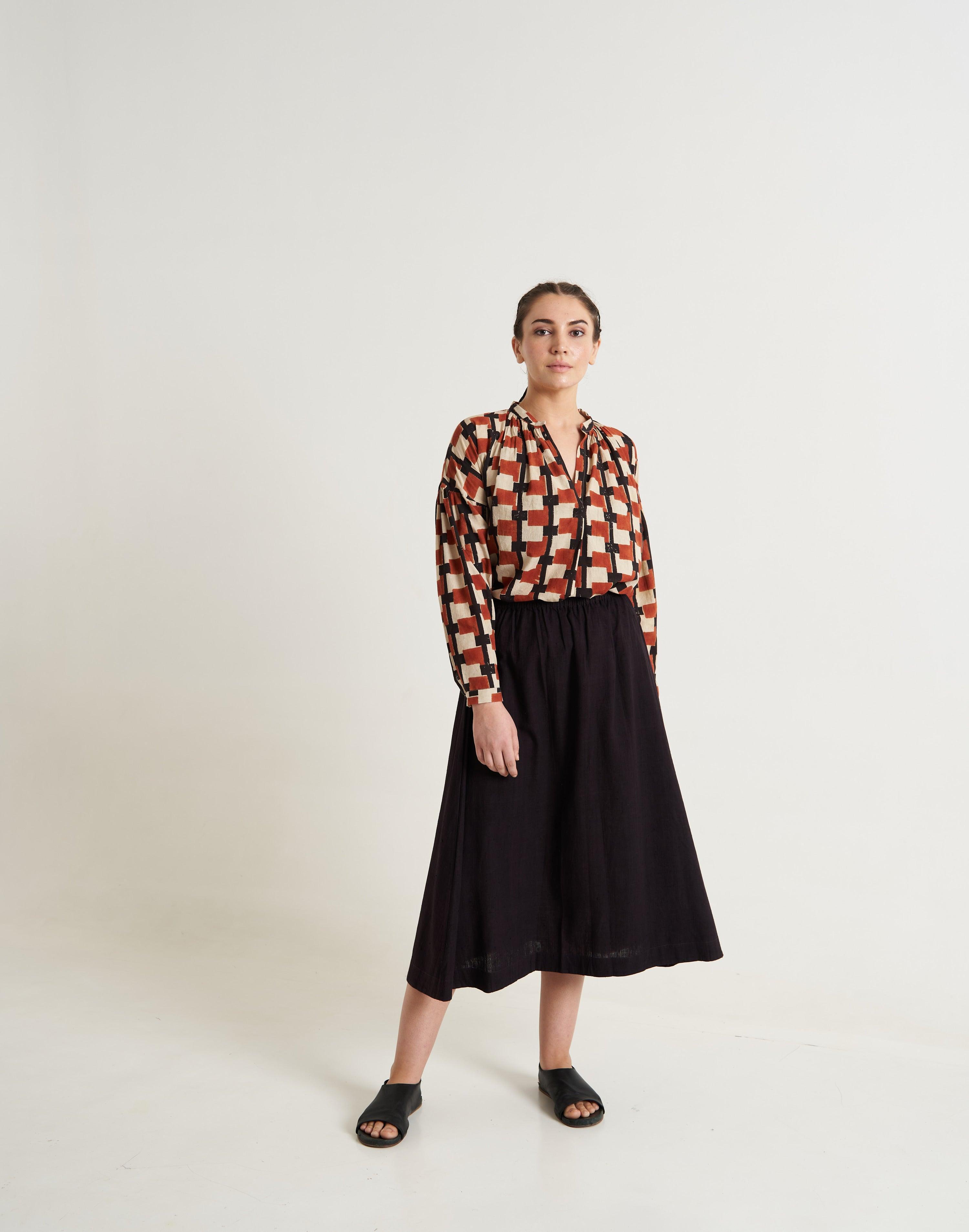 Classic organic black skirt Product Image