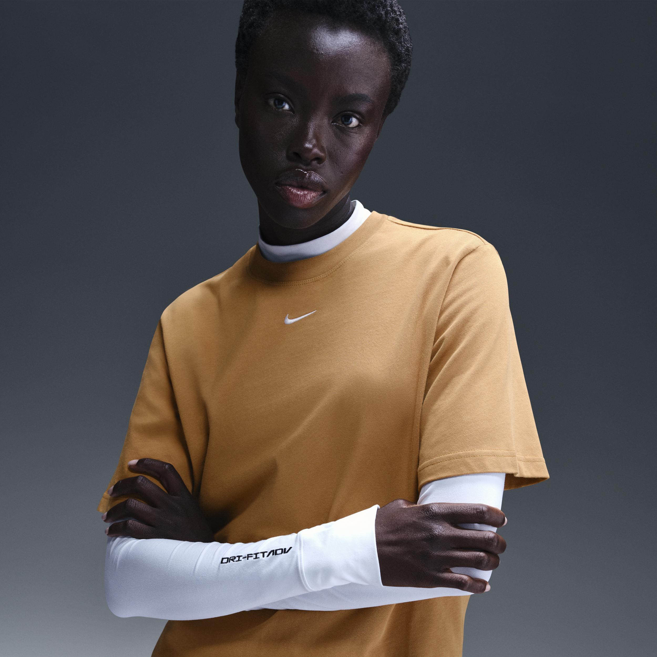 Nike Sportswear Essential Women's Boxy T-Shirt Product Image