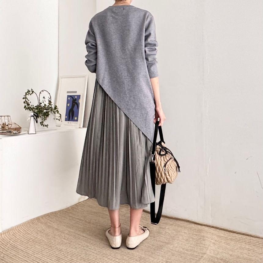 Set: Long-Sleeve Asymmetrical Plain Knit Top + Sleeveless Pleated Midi A-Line Dress Product Image